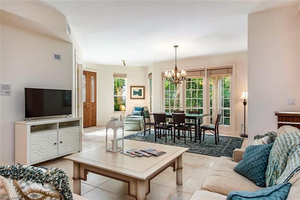 157 Colonade Cir 1002, NAPLES