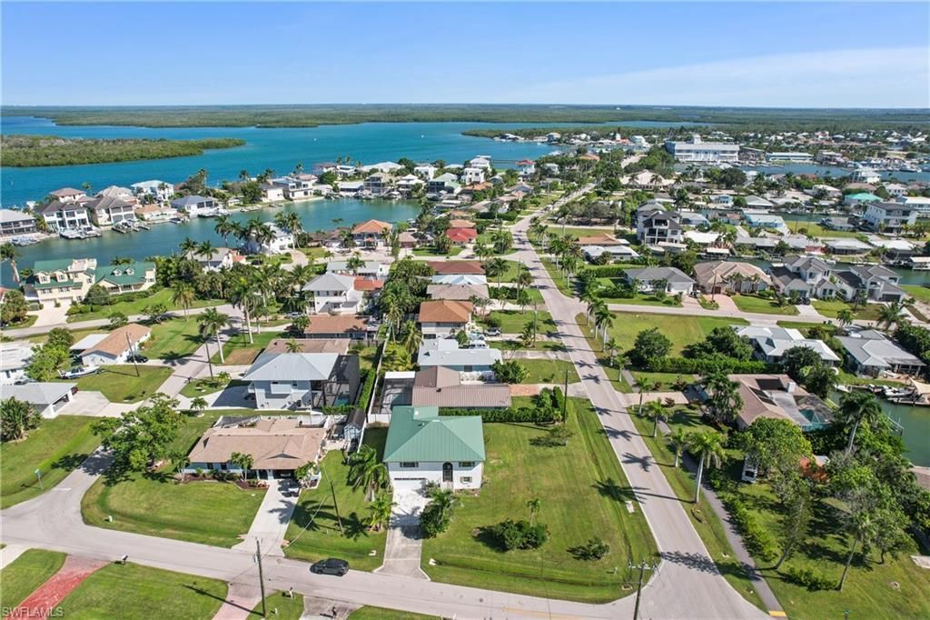 103 Tahiti Cir, NAPLES
