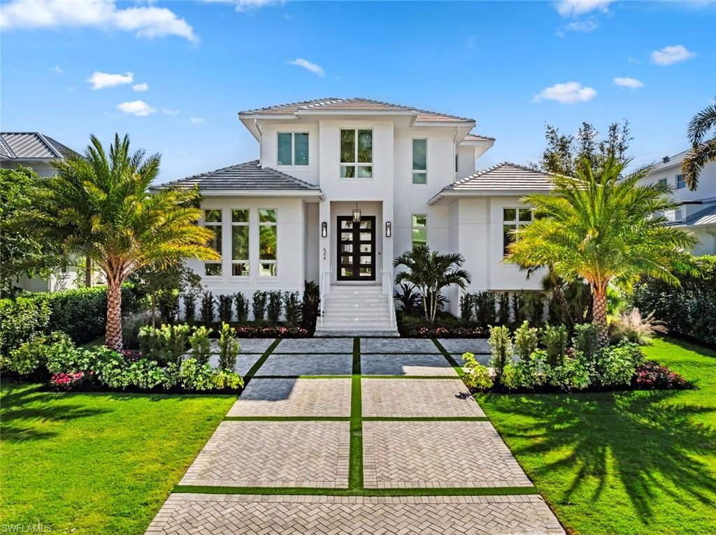 544 13th Ave S, NAPLES