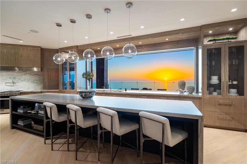 81 Seagate Dr Ph20, NAPLES