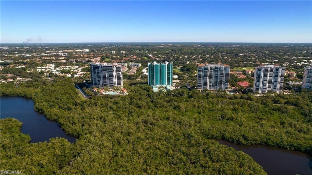 7515 Pelican Bay Blvd 17d, NAPLES