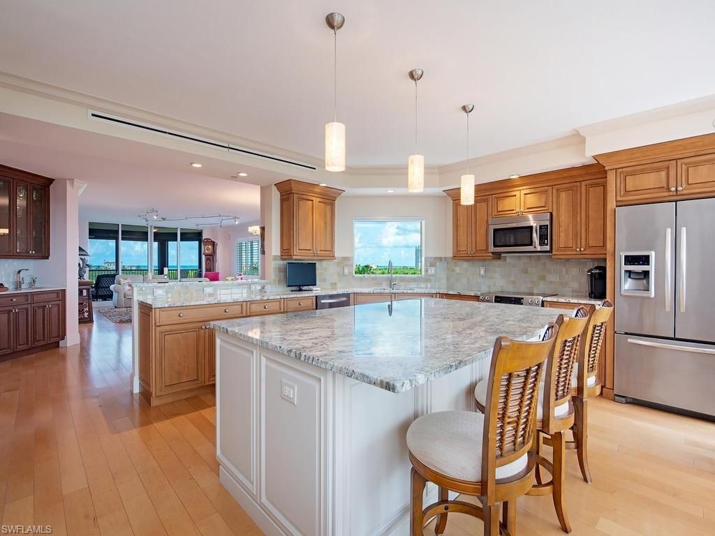 7425 Pelican Bay Blvd 506, NAPLES