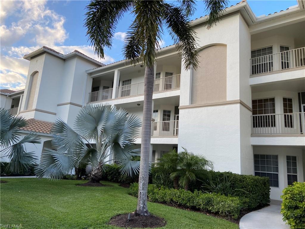 WATERFORD AT VANDERBILT COUNTRY CLUB Home for Sale - View SW FL MLS #223025193 at 8239 Parkstone Pl 4-206 in VANDERBILT COUNTRY CLUB in NAPLES, FL - 34120