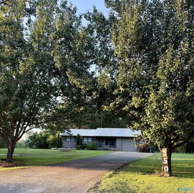 550 County Road 119, Centre