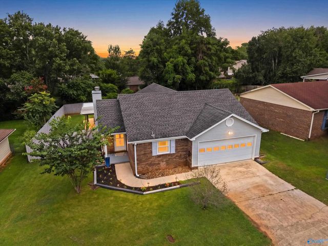 214 Barkwood Drive Ne, Huntsville