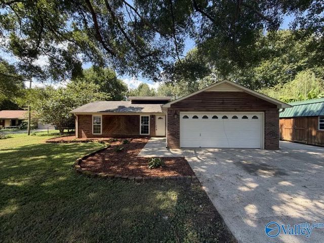 175 Oldwood Road, Huntsville