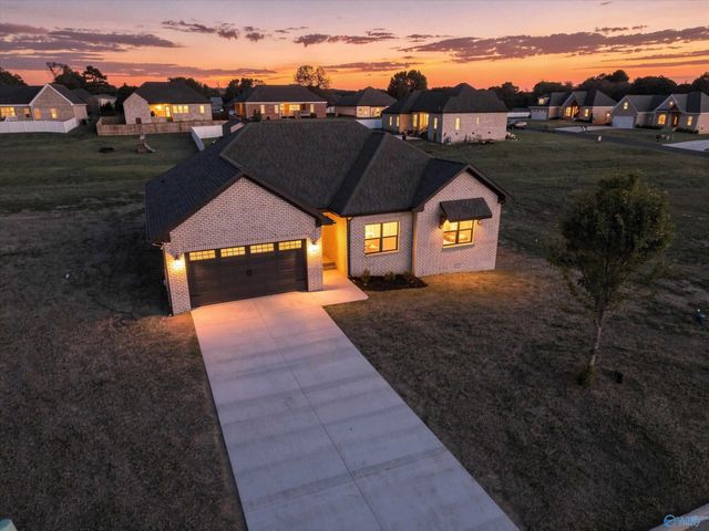 185 Krimson Circle, Albertville