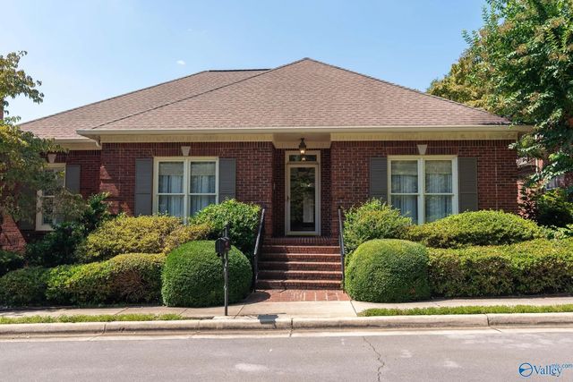 48 Saint James Square, Huntsville