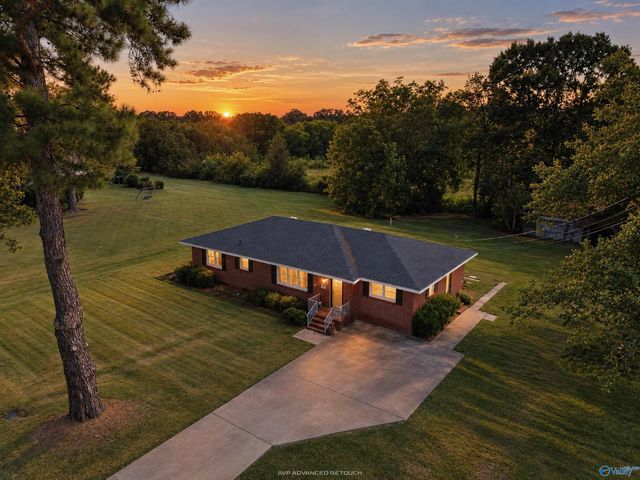 15036 Market Street, Moulton