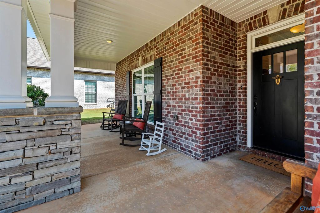207 Somerdale Lane: Home For Sale In Somerset, Huntsville | MLS® #21929214