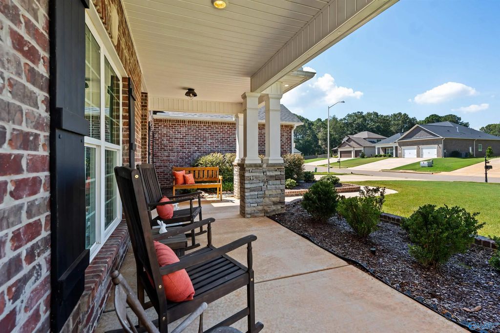 207 Somerdale Lane: Home For Sale In Somerset, Huntsville | MLS® #21929214