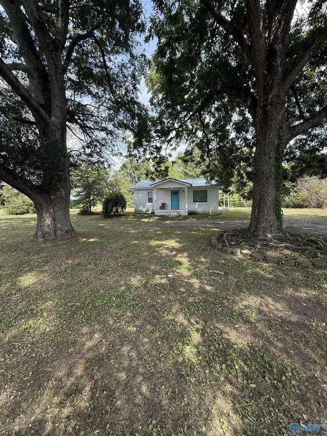 5306 Highway 55 East, Eva