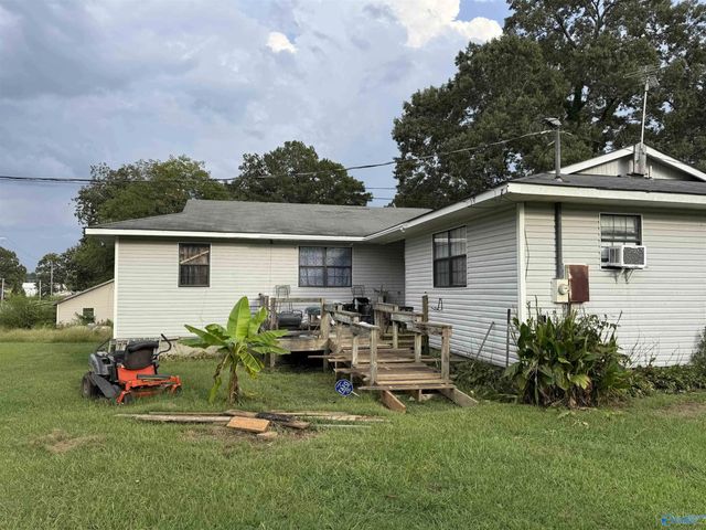 908 Half Section Line Road, Albertville