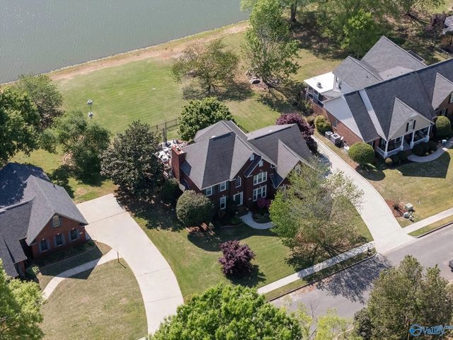 208 Lake Carmel Court, Huntsville