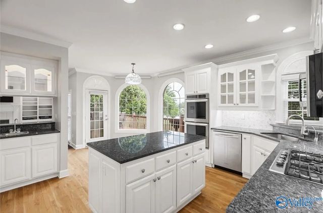 208 Lake Carmel Court, Huntsville
