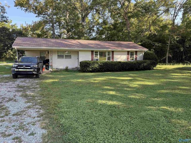 17854 County Road 460, Moulton