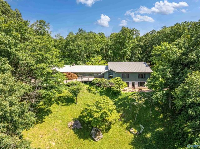 10895 County Road 89, Mentone