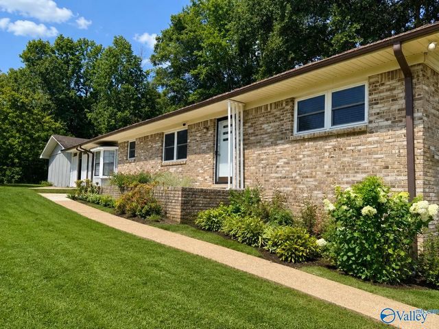 1535 State Highway 44, Guin