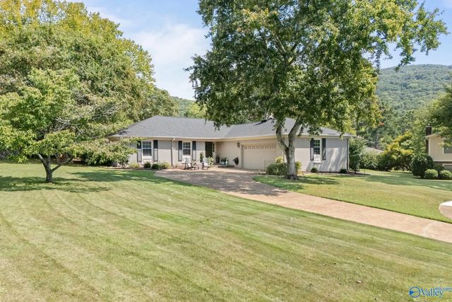 7702 Shadow Bend Drive Se, Huntsville
