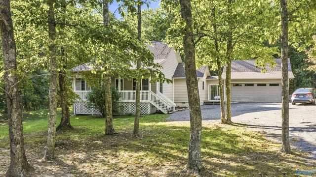 5528 County Road 106, Mentone