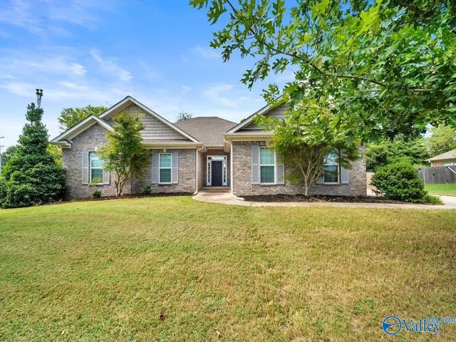 121 Eden Lane, Huntsville
