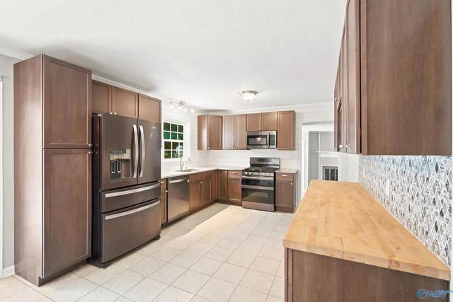 2108 Southpark Blvd Sw, Huntsville
