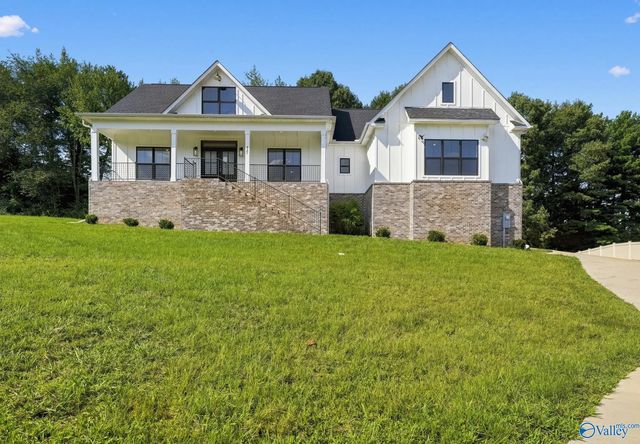427 Meadow Winds Circle, Huntsville