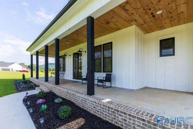 1719 Gurley Pike, Gurley