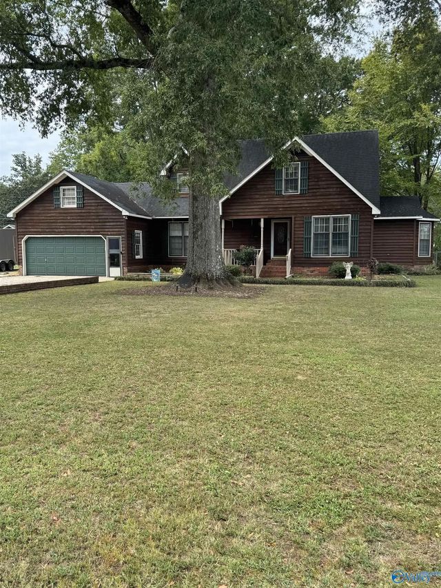 100 Glenn Drive, Moulton