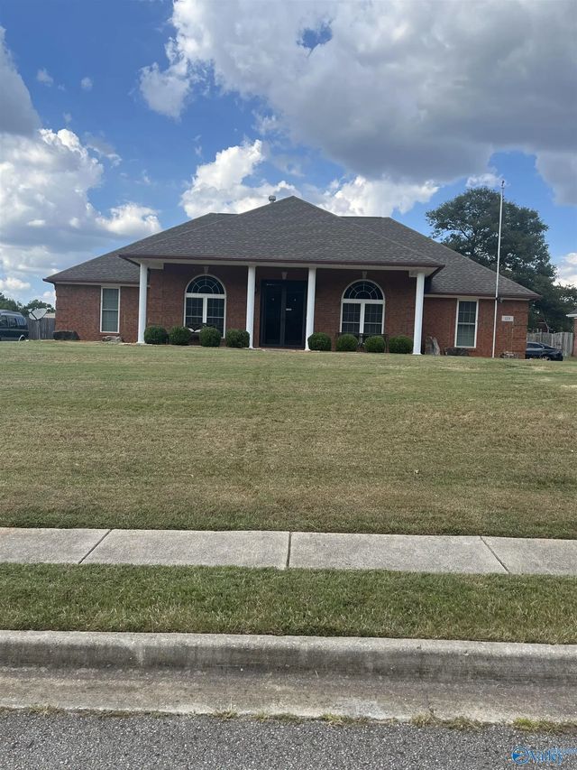 123 Sw Foxridge Drive, Harvest
