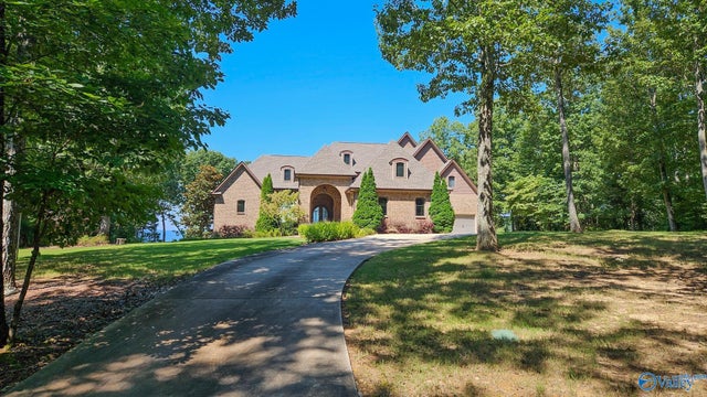 1000 Blowing Cave Road, Gurley