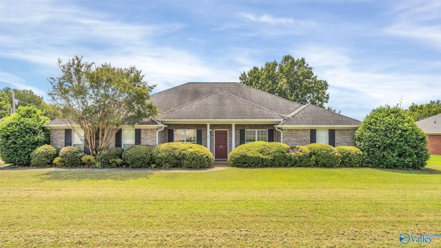 216 Grasslands Road, Huntsville