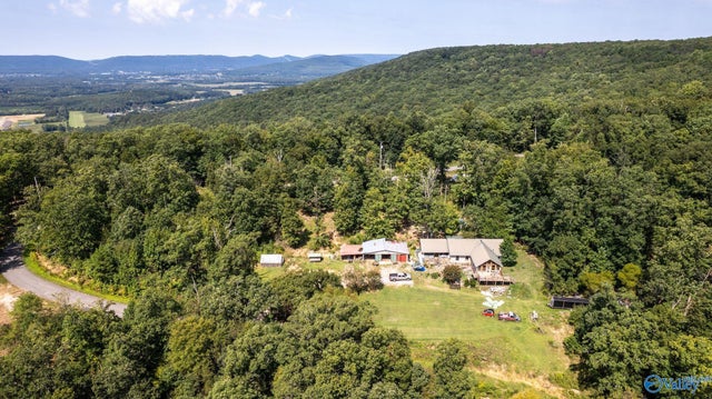 611 Blowing Cave Road, Gurley