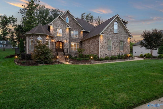 26 Emerald Point, Huntsville