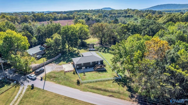 908 Wess Taylor Road, Huntsville