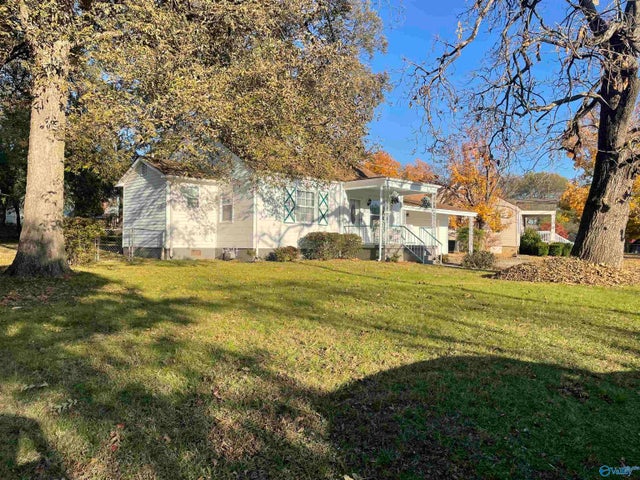 1931 Sw Vanderbilt Circle, Huntsville