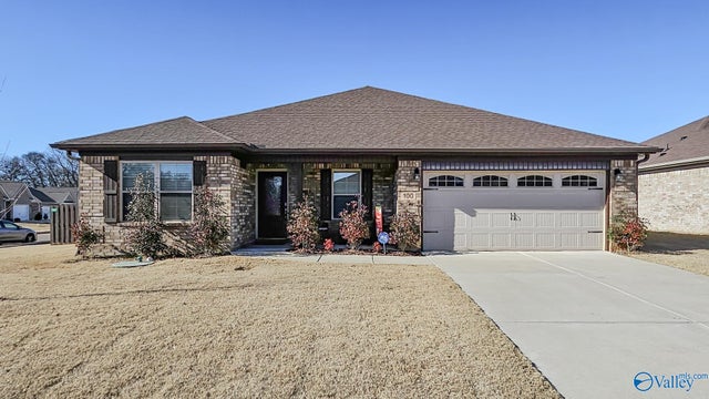 100 Ocean Springs Avenue, Toney