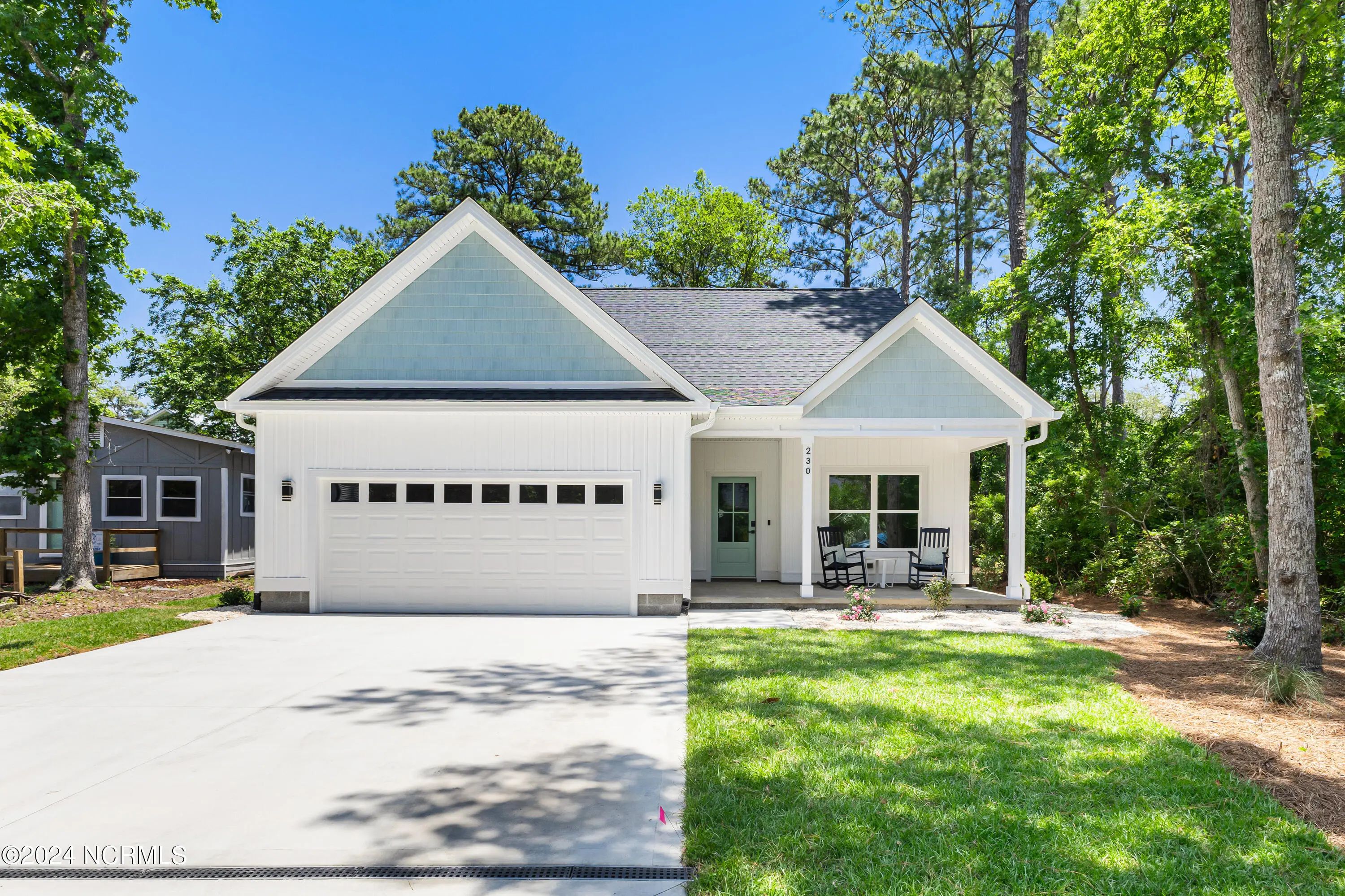 230 Ne 74th Street, Oak Island