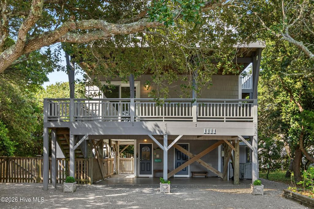 1111 Canady Avenue, Topsail Beach