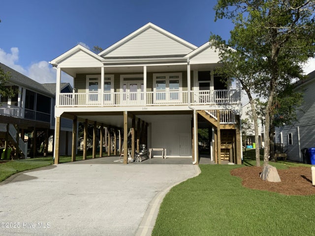 104 Ne 52nd Street, Oak Island