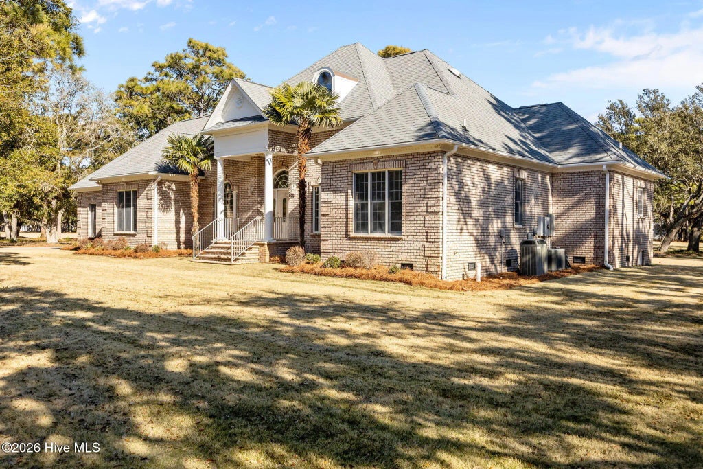 699 Country Club Drive, Oak Island