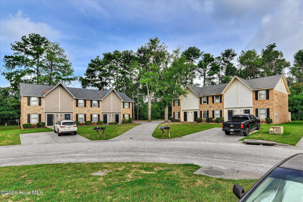 175 Petersburg Circle, Martinez