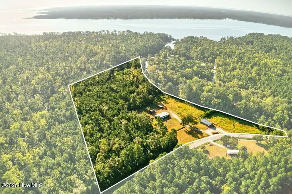 1402 Lynchs Beach Loop Road, Bayboro