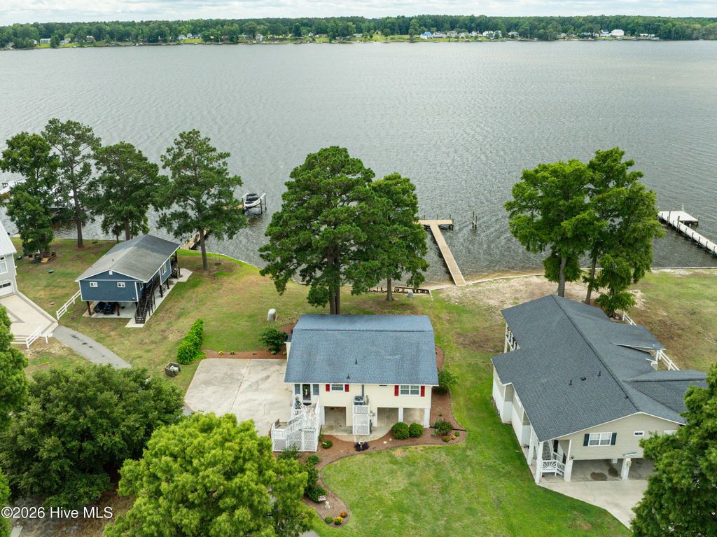 22 Oak Point Road, Chocowinity