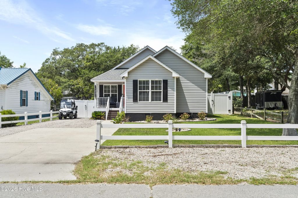 157 Ne 3rd Street, Oak Island