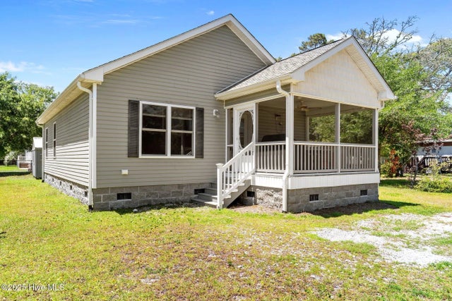 233 Ne 70th Street, Oak Island
