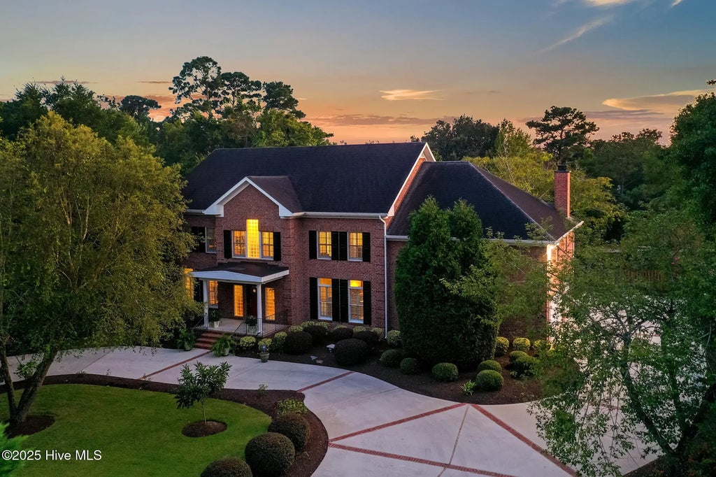 100 Edgewater Lane, Wilmington