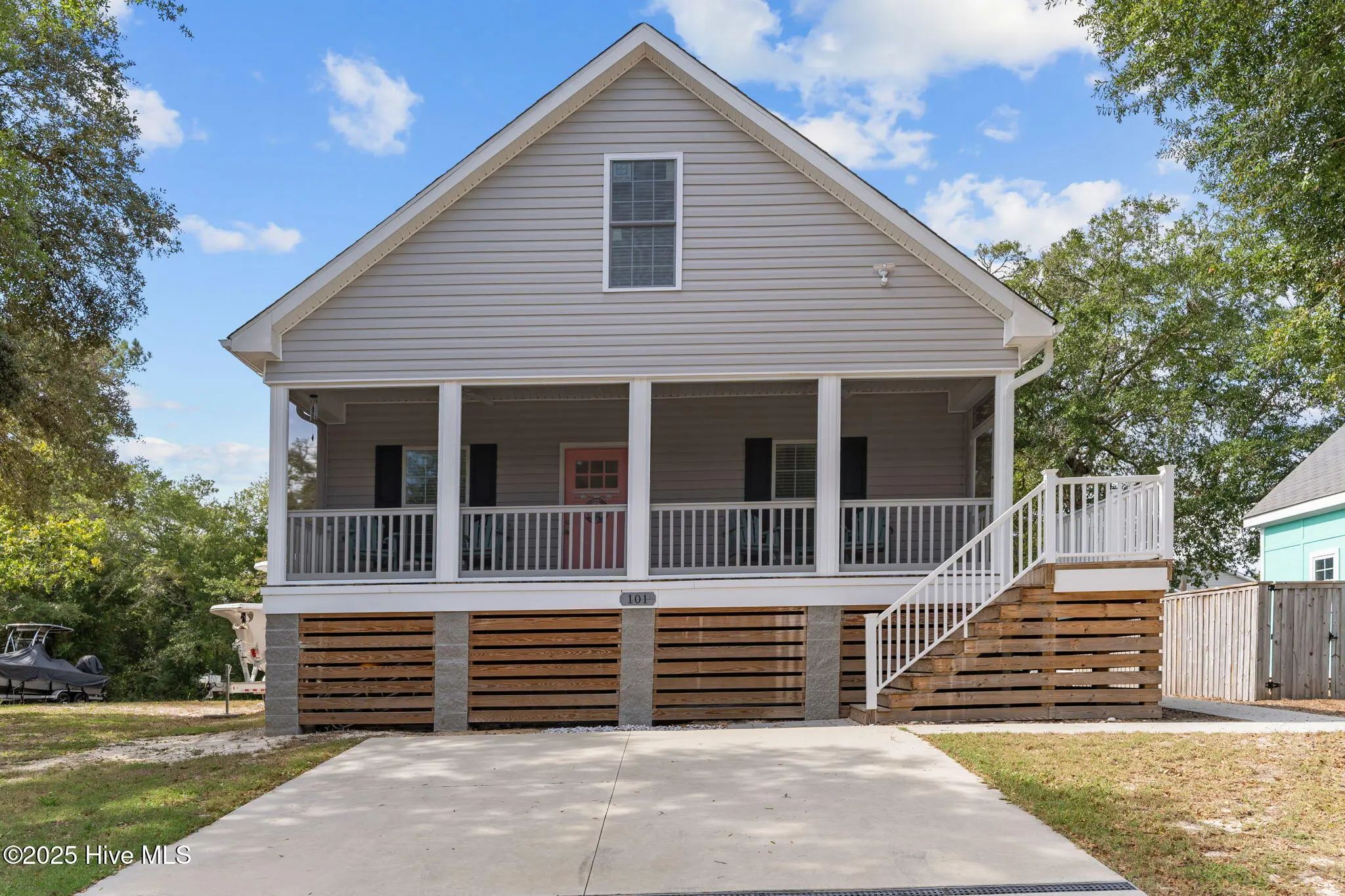 101 Sw 28th Street, Oak Island