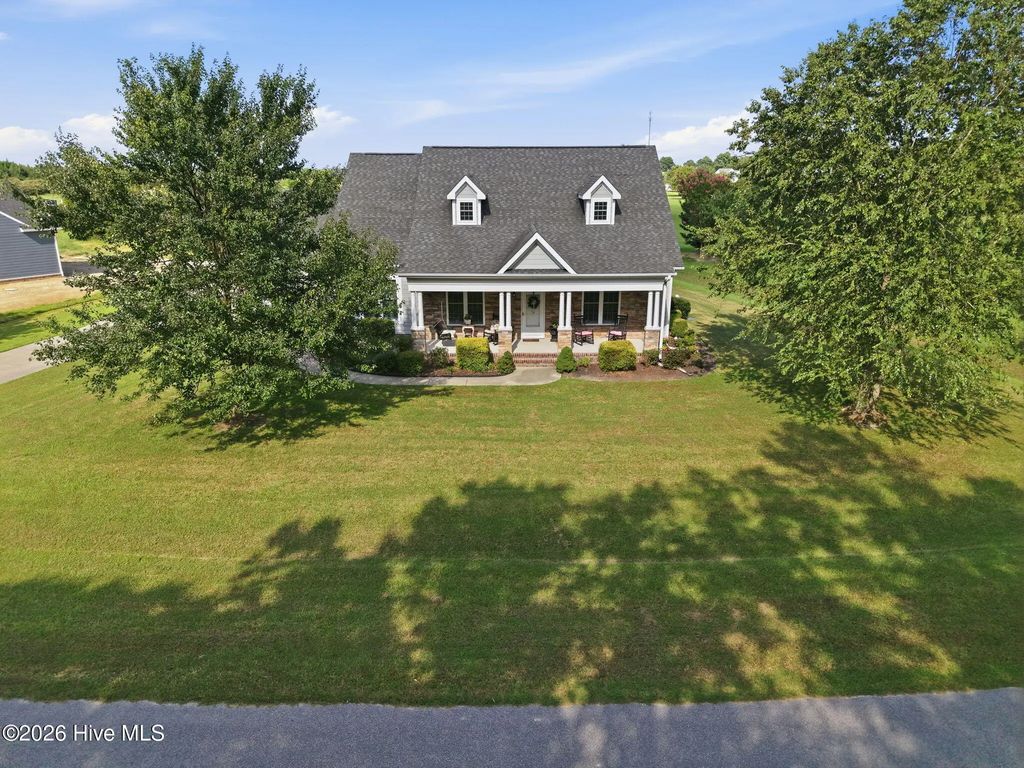 176 Quarter Horse Loop, Hertford