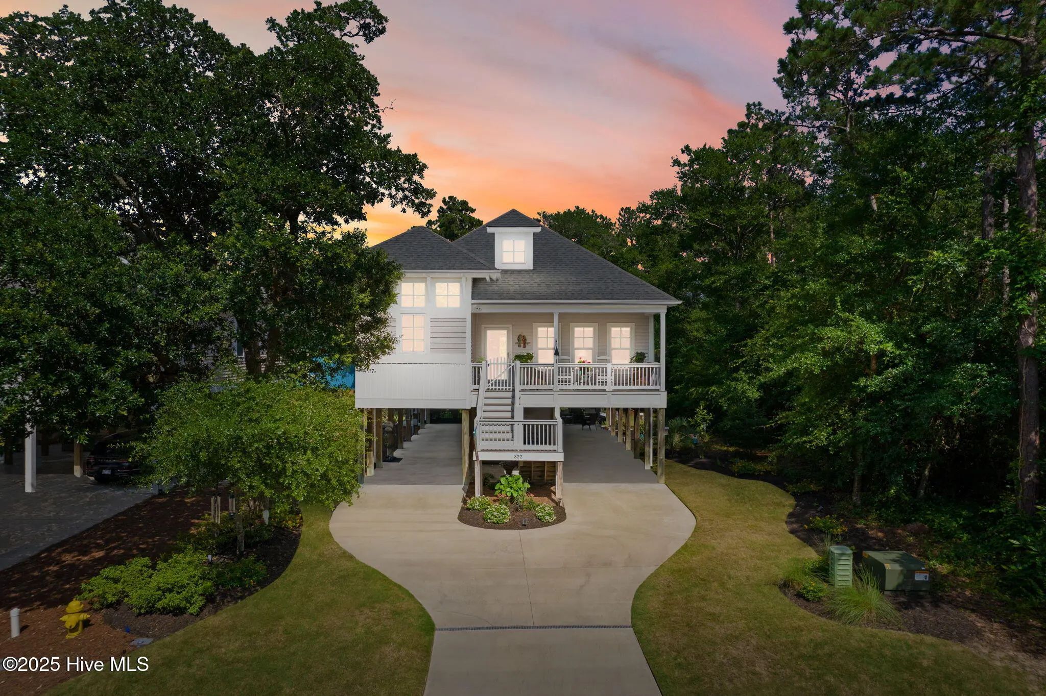 322 Ne 42nd Street, Oak Island
